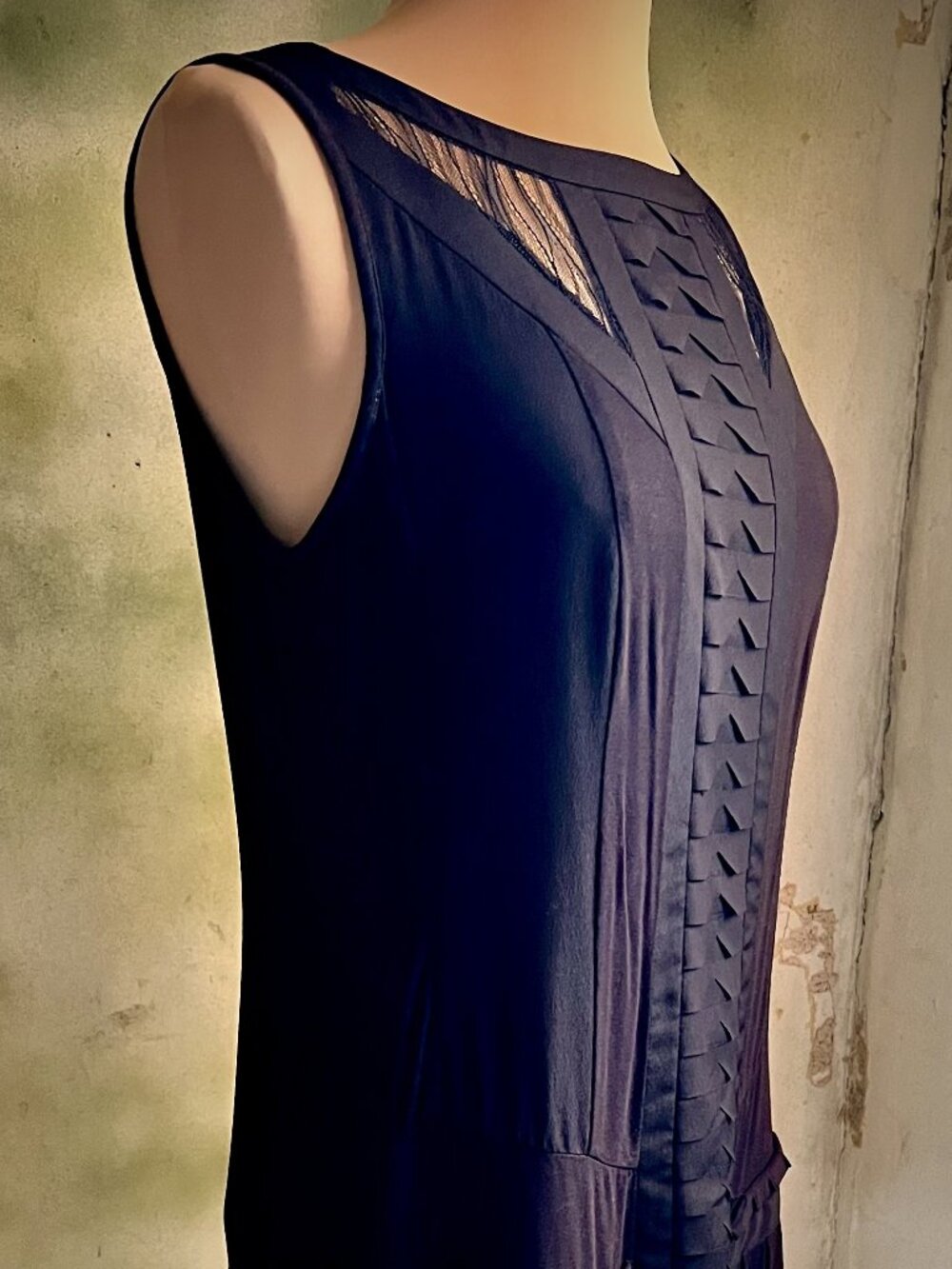 Ann Taylor Black Art Deco Pleated Drop Waist Dress Size 4